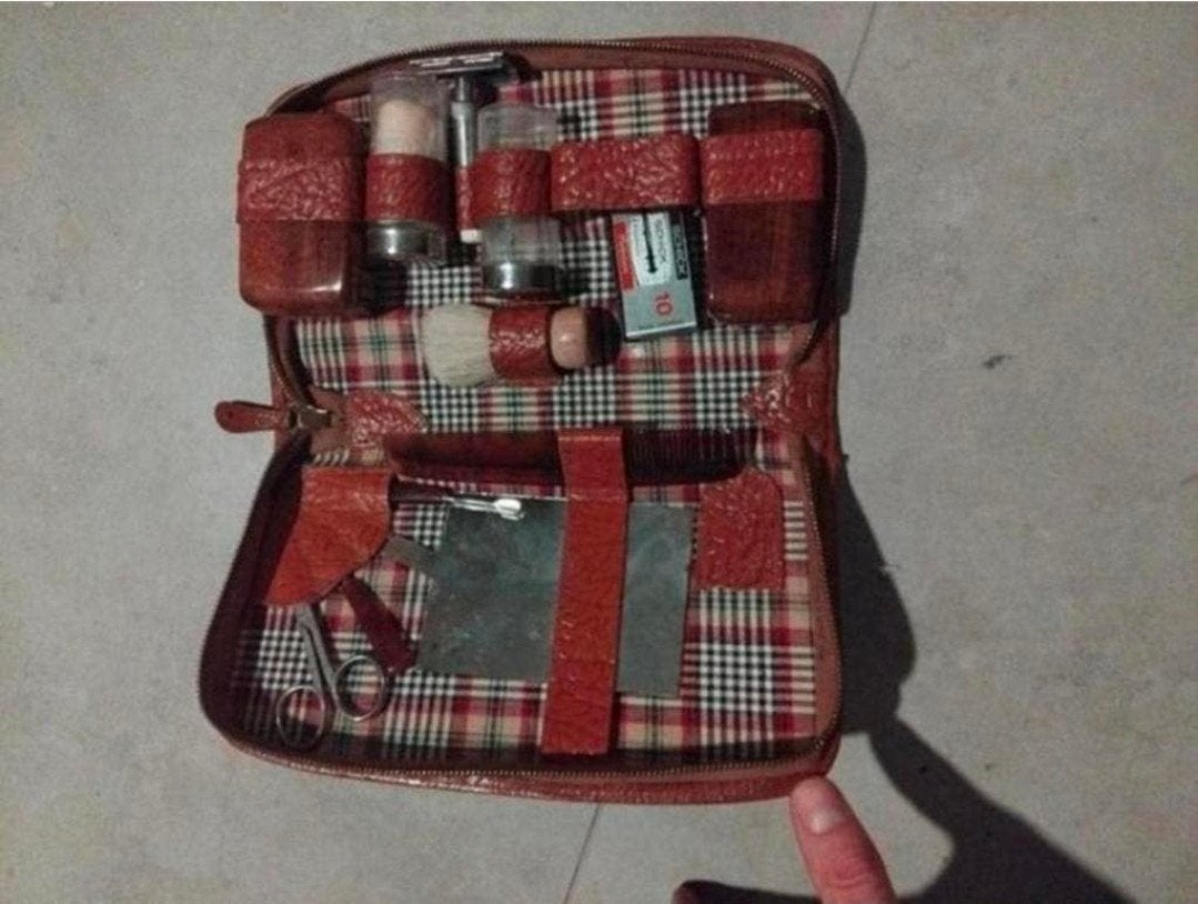 Vintage leren toilettas scheerset compleet met mesjes zeep e, Ophalen of Verzenden