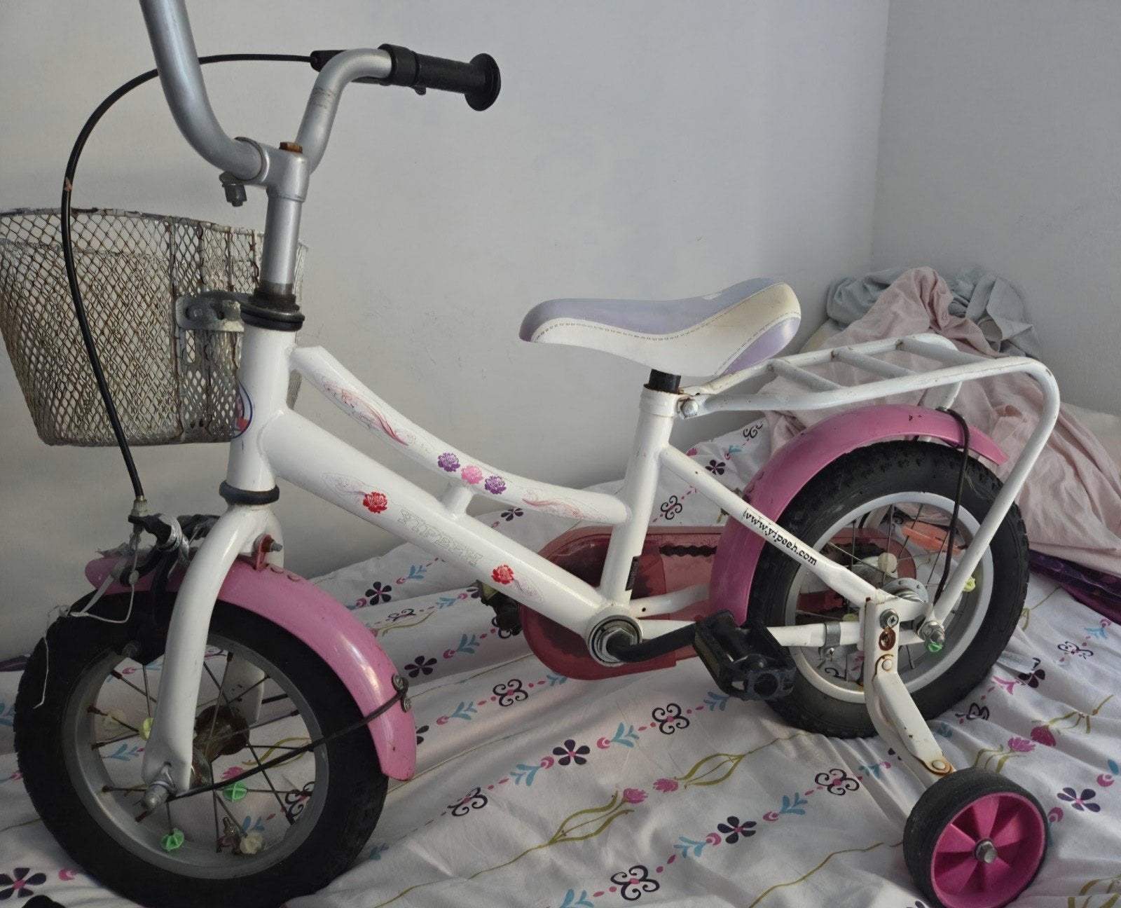 Kinderfiets  met zijwieltjes en mandje, Fietsen en Brommers, Fietsen | Kinderfietsjes, Zijwieltjes, Gebruikt, Ophalen of Verzenden