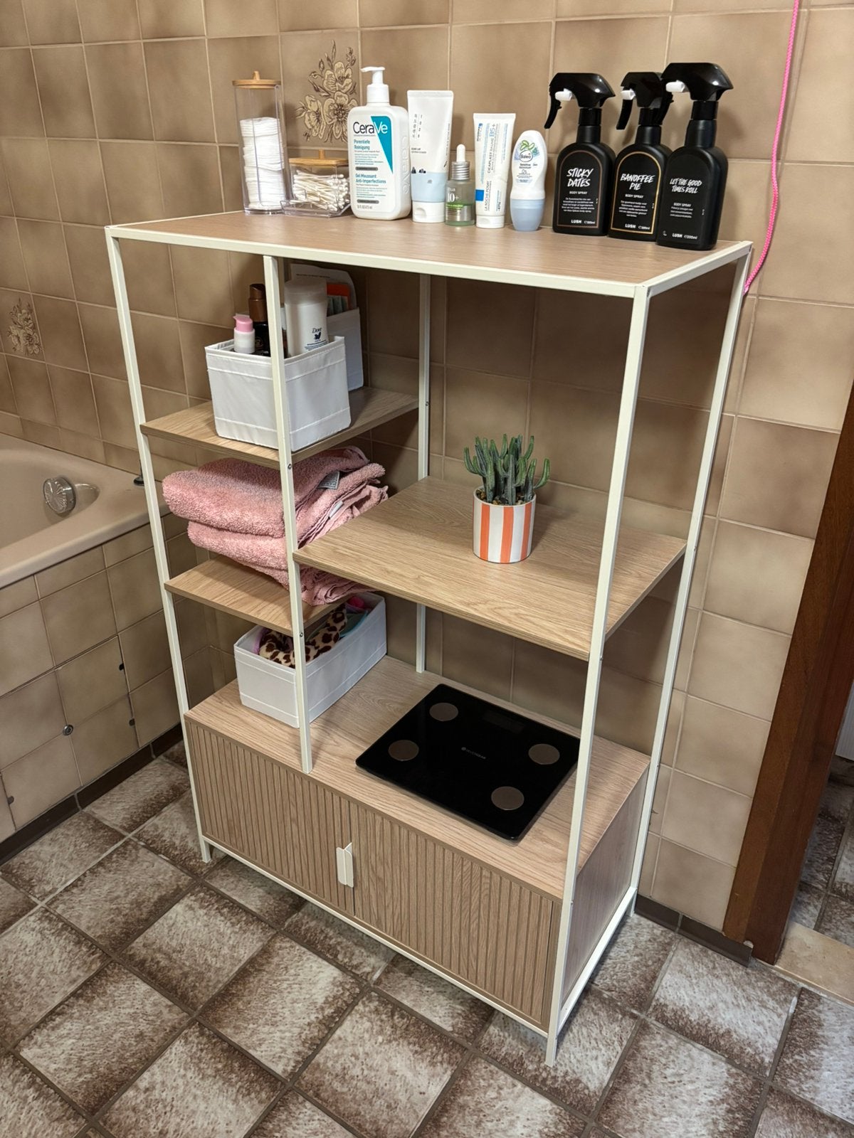 Wandkast beige