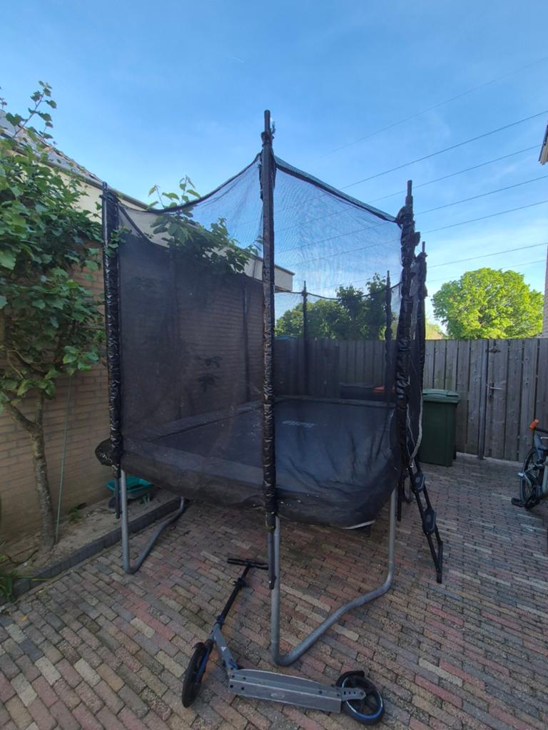 Gebruikte Salta trampoline (213x300cm), Kinderen en Baby's, Speelgoed | Buiten | Trampolines, Ophalen