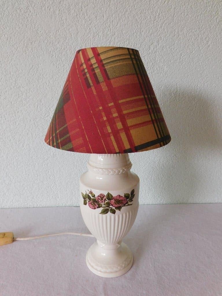 Wedgwood Briar Rose tafellamp, porselein, hg 37,5 cm met kap, Beige, Gebruikt, Overige merken, 38 cm