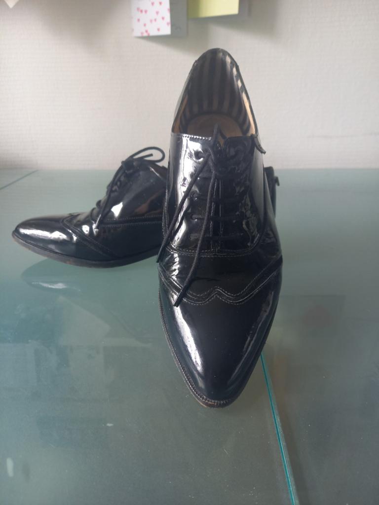 Floris van Bommel zwarte lakschoen maat 40, Kleding | Dames, Schoenen, Floris van Bommel, Ophalen of Verzenden, Zo goed als nieuw