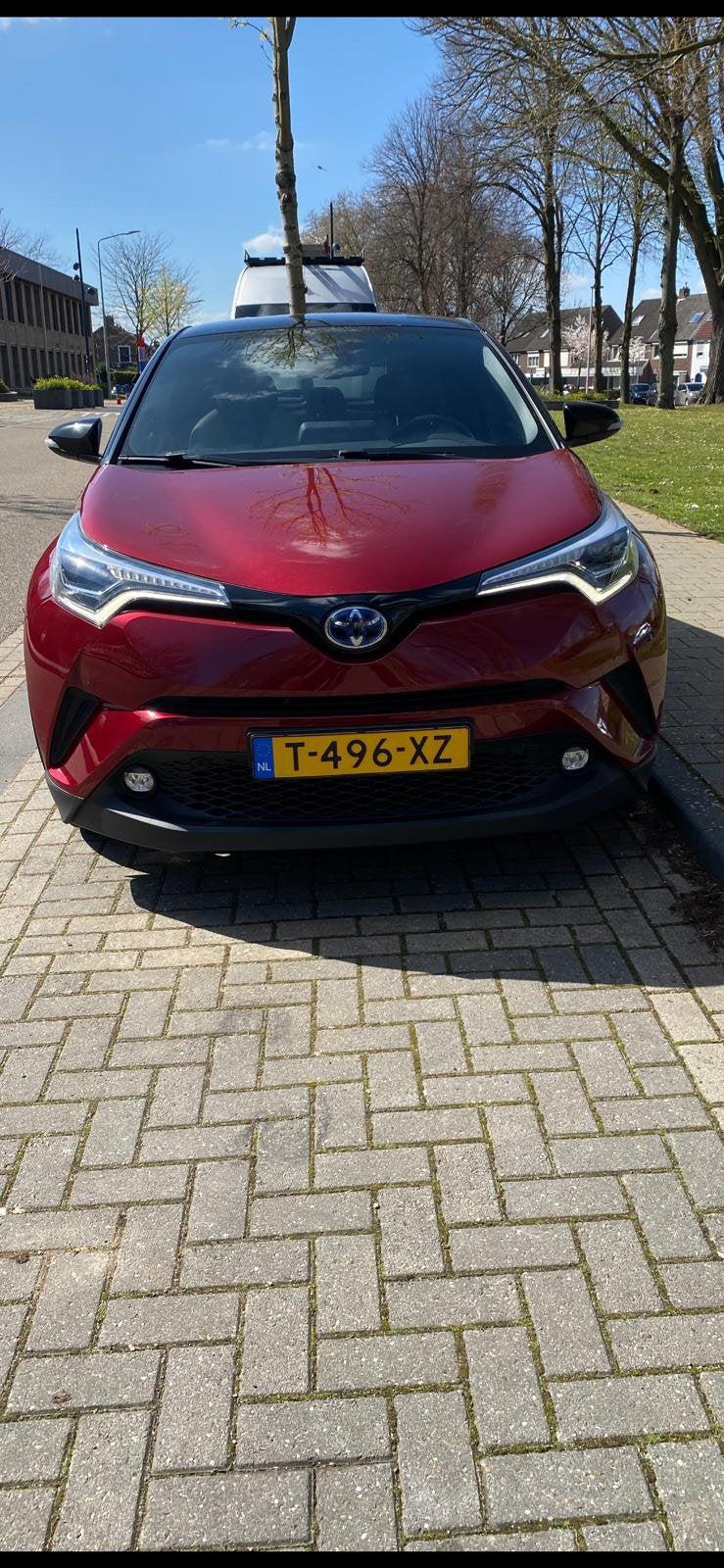 Toyota C-HR 1.8 Hybrid 122pk CVT 2019 Rood, Dealer onderhouden, 725 kg, 22 km/l, SUV of Terreinwagen