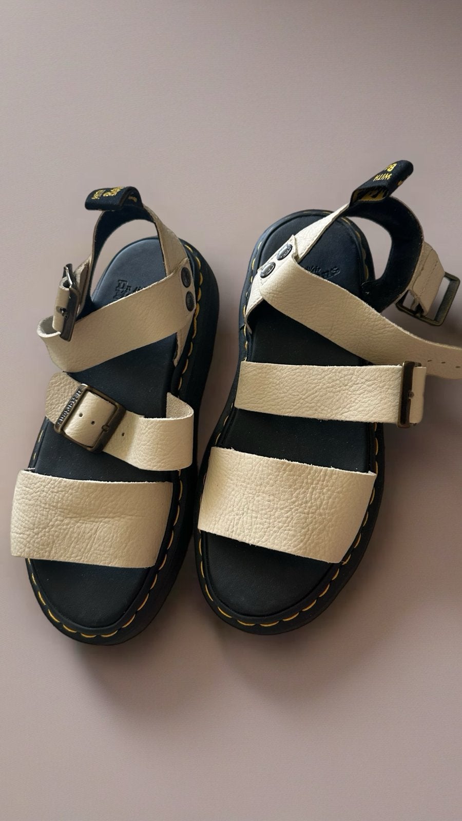 Soepele leren Dr. Martens sandalen maat 39, amper gedragen, Kleding | Dames, Schoenen, Ophalen, Beige, Sandalen of Muiltjes, Zo goed als nieuw