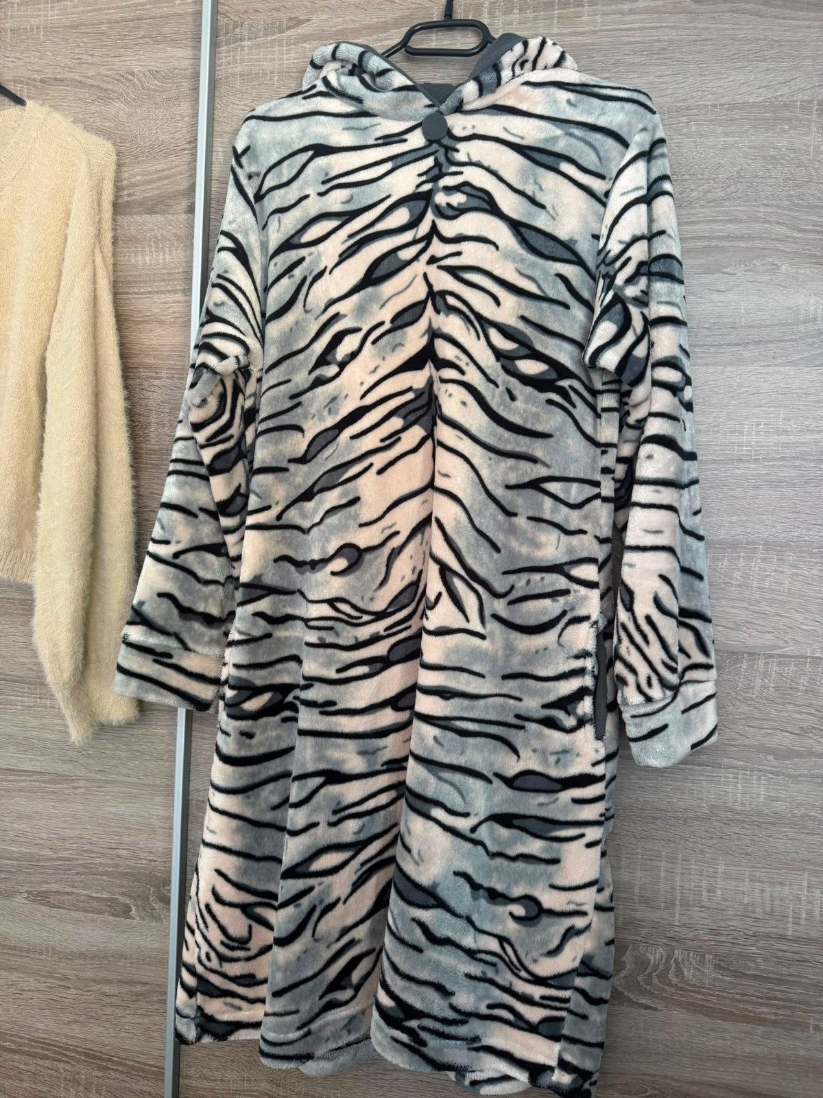 Comfortabele pyjama met tijgerprint - Maat L, Emilie Collection, Ophalen, Gedragen, Maat 42/44 (L)