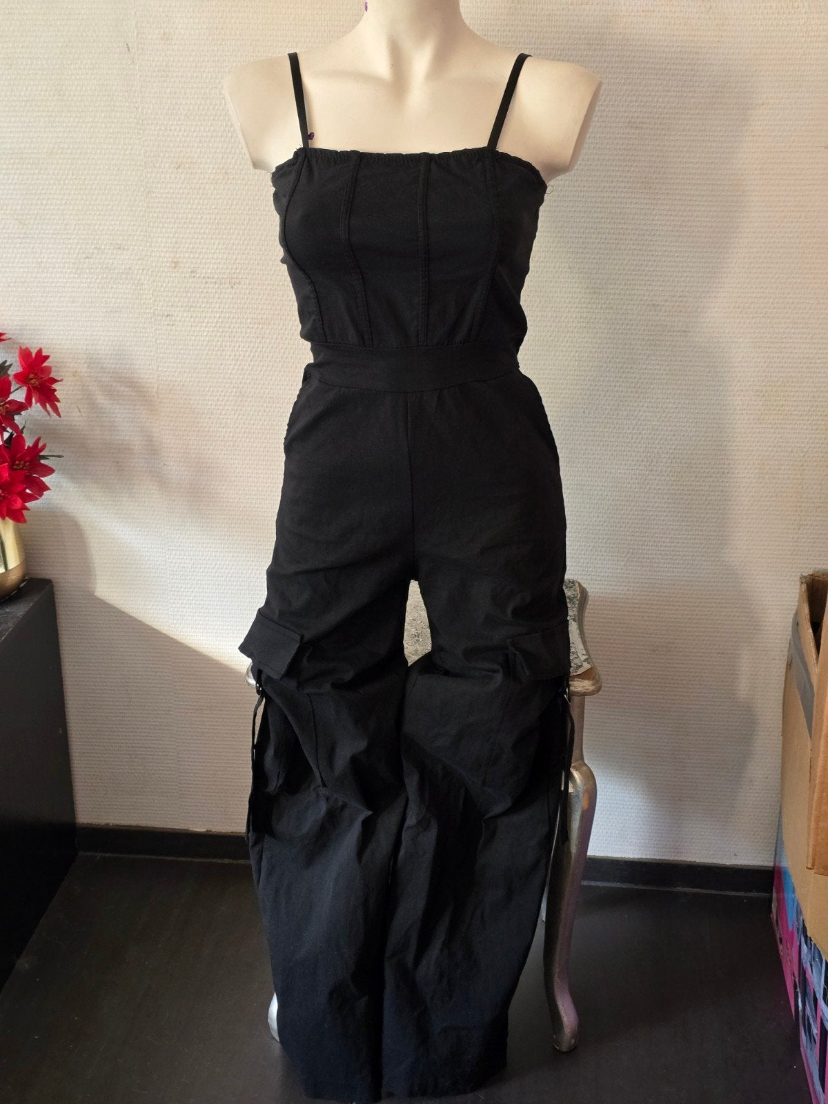 Zwarte jumpsuit met cargozakken en spaghettibandjes maat S, Kleding | Dames, Jumpsuits, Zwart, Ophalen of Verzenden, Onbekend