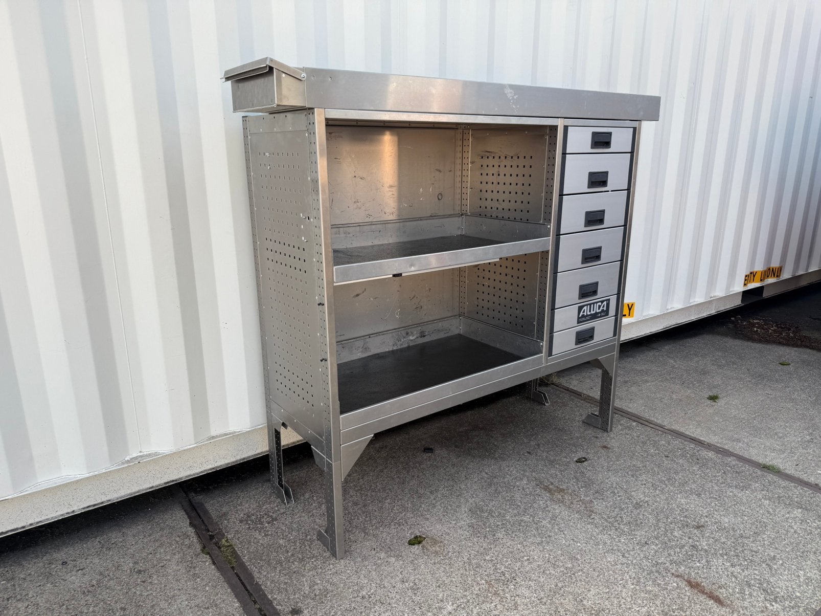 Nieuwstaat Aluca Bedrijfswagen inrichting, Ophalen