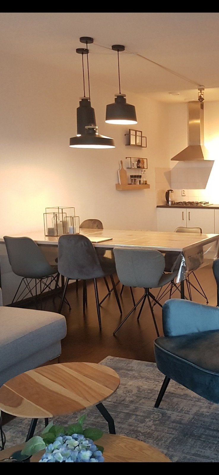 Moderne Zwarte Hanglamp met Houten Detail, Ophalen, Modern, Industrieel, E27 (groot), Zo goed als nieuw