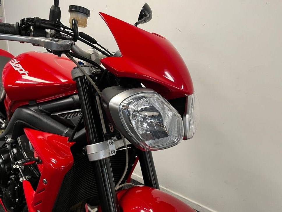 Triumph STREET TRIPLE R (bj 2011), 675 cc, Motorrijbewijs A, Bedrijf, Meer dan 35 kW
