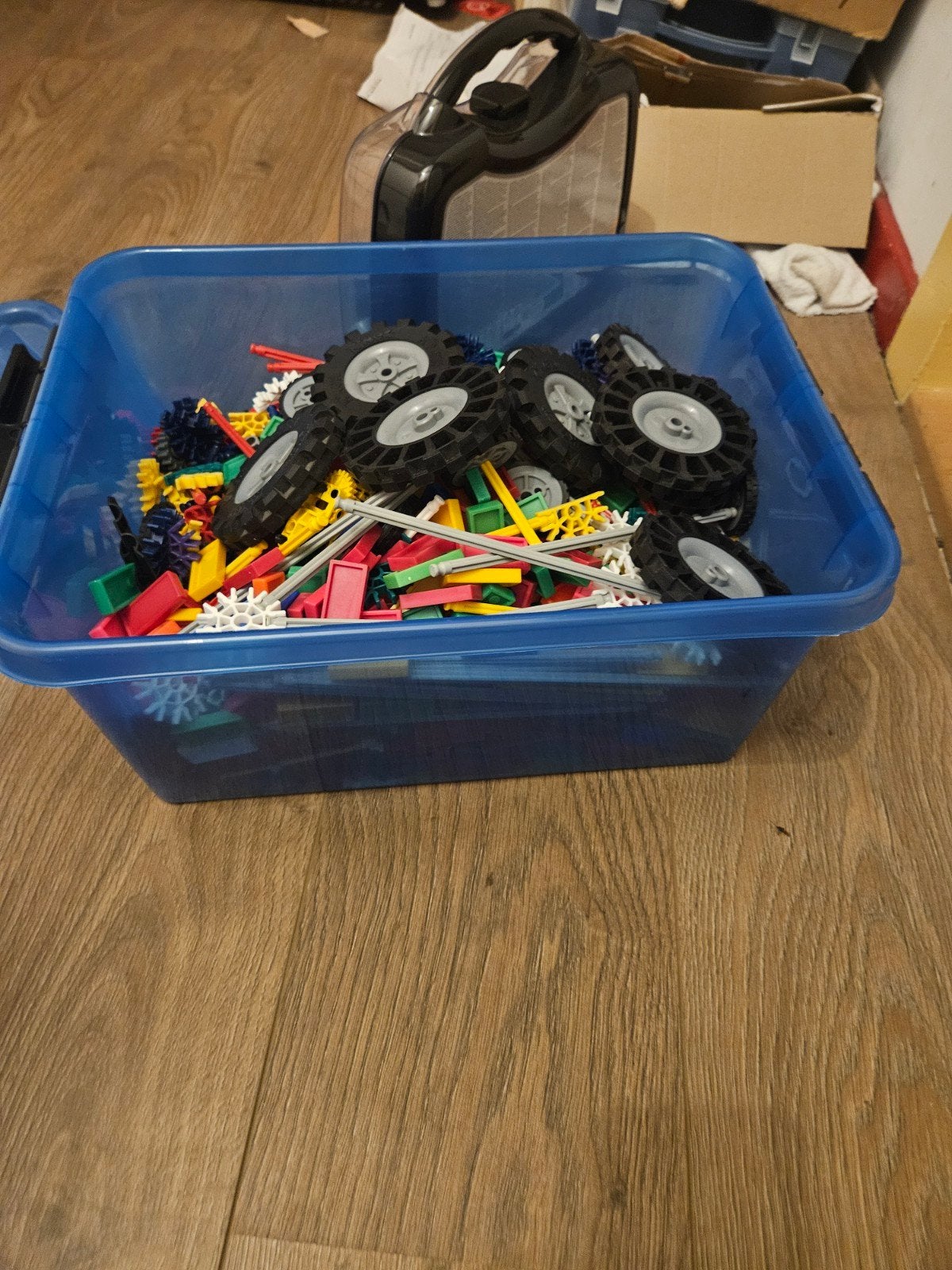Bak met knexs, Ophalen