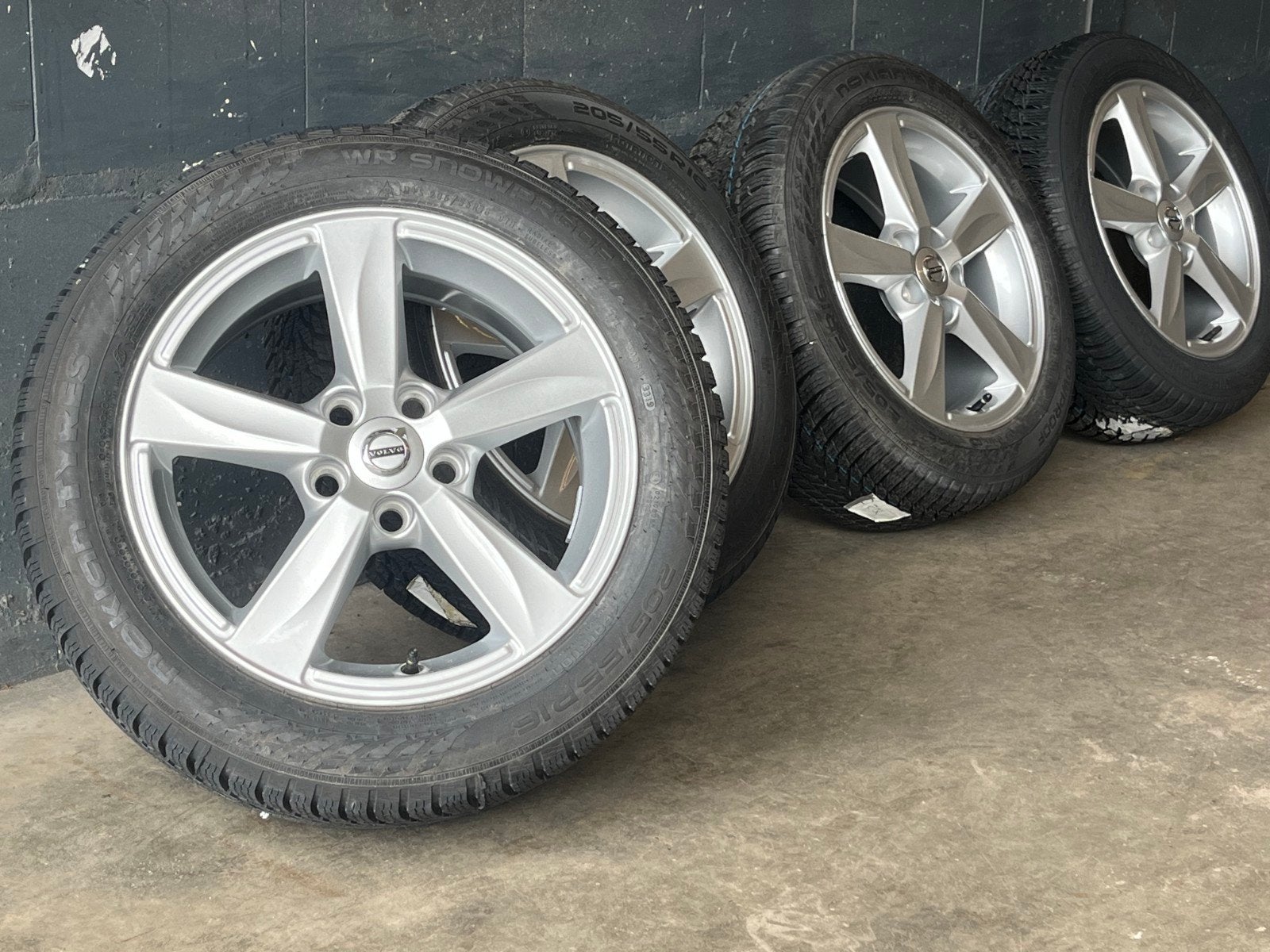 16" Originele Volvo Volvo V40 C30 Winterset Nokian "Matres", 4153RD, 16 inch, Contact..vcnl@volvocars.com, Banden en Velgen