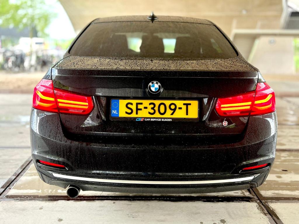 BMW 3-Serie 318i 136pk Aut 2018 Zwart, Auto's, Automaat, Zwart, Origineel Nederlands, 19 km/l