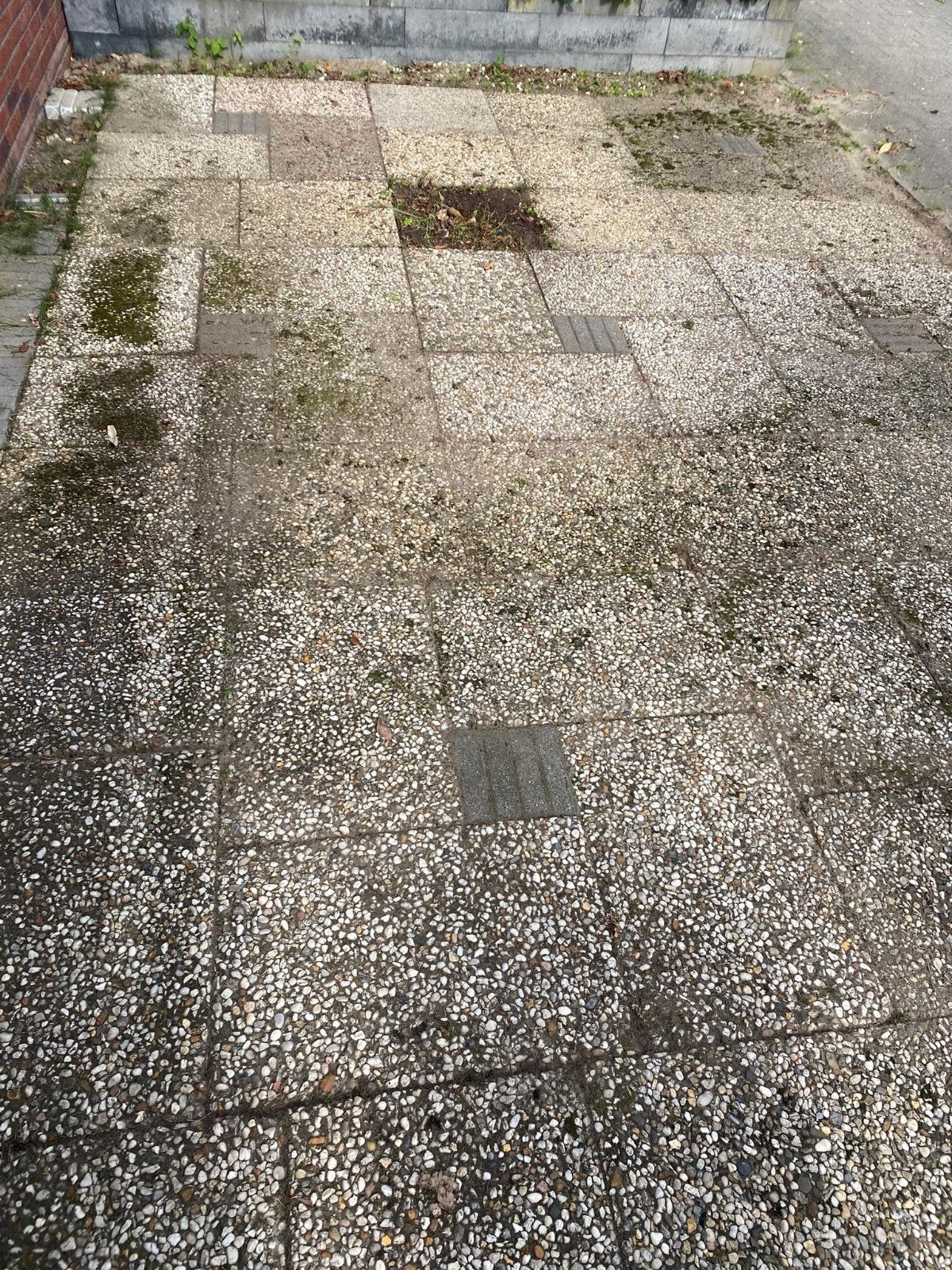 Foto 3 van Gebruikte terrastegels van grindbeton