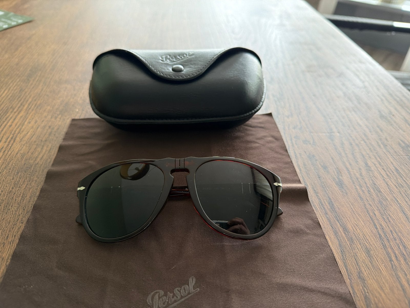 Nieuwe Persol Zonnebril met etui en doekje, Sieraden, Tassen en Uiterlijk, Overige merken, Zonnebril, Bruin, Nieuw