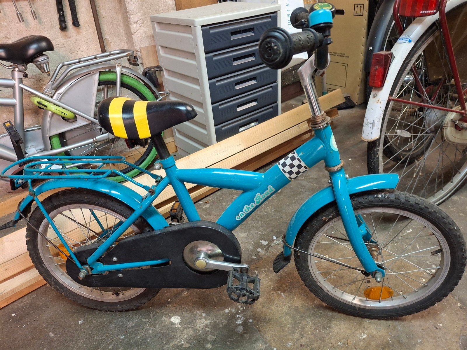 Kinderfiets 16 inch - Blauw met geel zadel