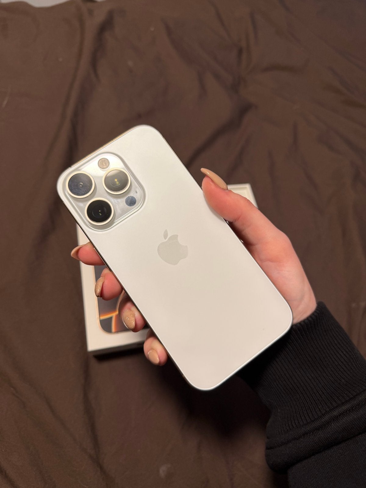 Foto 6 van iPhone 16 Pro - Rose Goud (nu wit) - Zo goed als nieuw