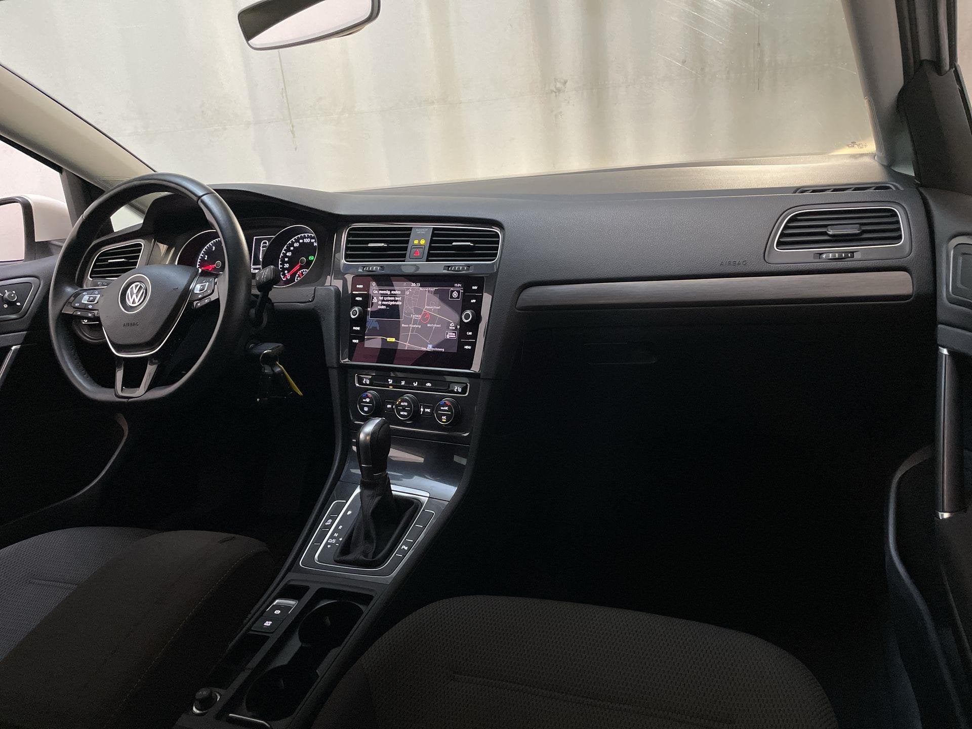 Volkswagen Golf Variant 1.0 TSI 116pk DSG Comfortline Naviga, Stof, Gebruikt, Met garantie (alle), Automatische klimaatregeling