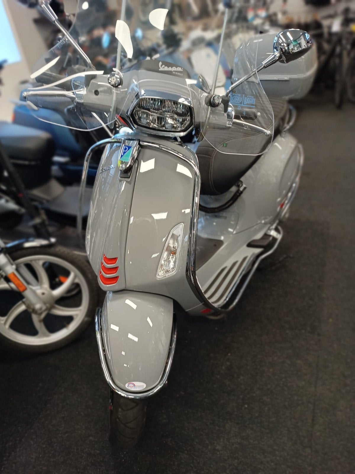 Vespa Sprint 50cc - Zo goed als nieuw, inclusief accessoires, Ophalen of Verzenden, Zo goed als nieuw, Benzine, Vespa