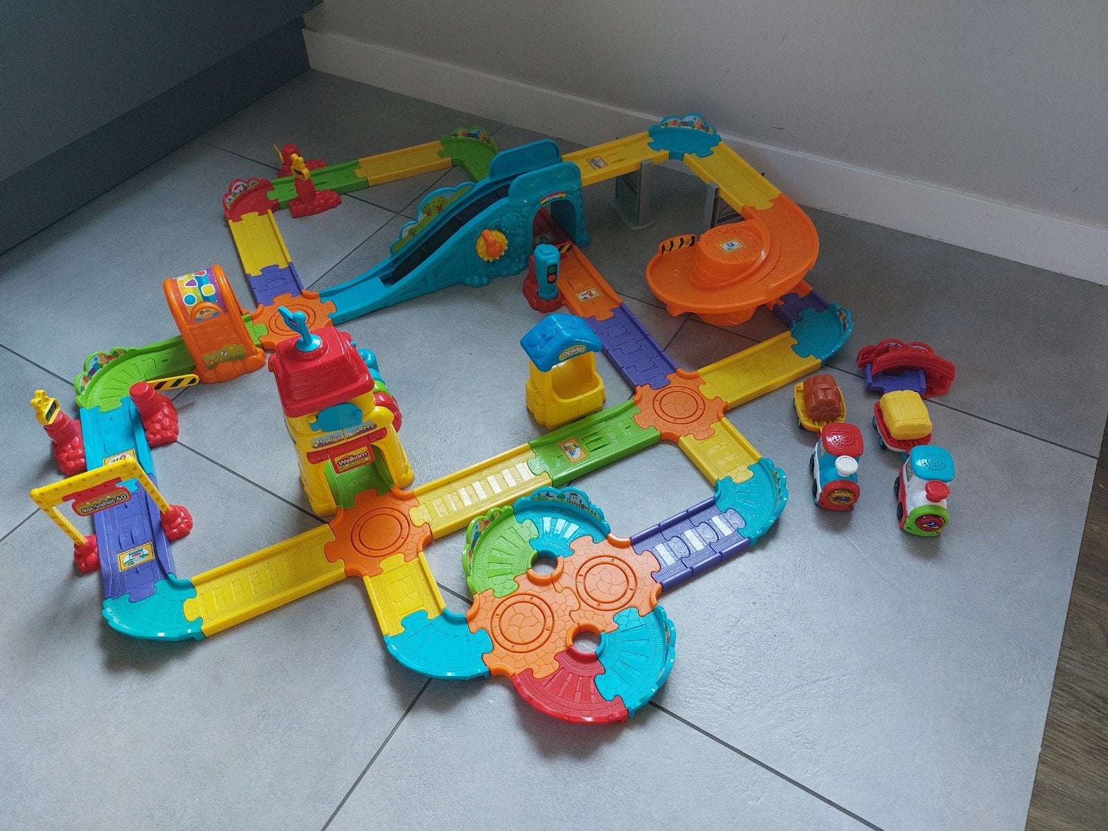VTech Toet Toet Treinbaan met station en viaduct, Kinderen en Baby's, Ophalen of Verzenden, Zo goed als nieuw, 6 maanden tot 2 jaar