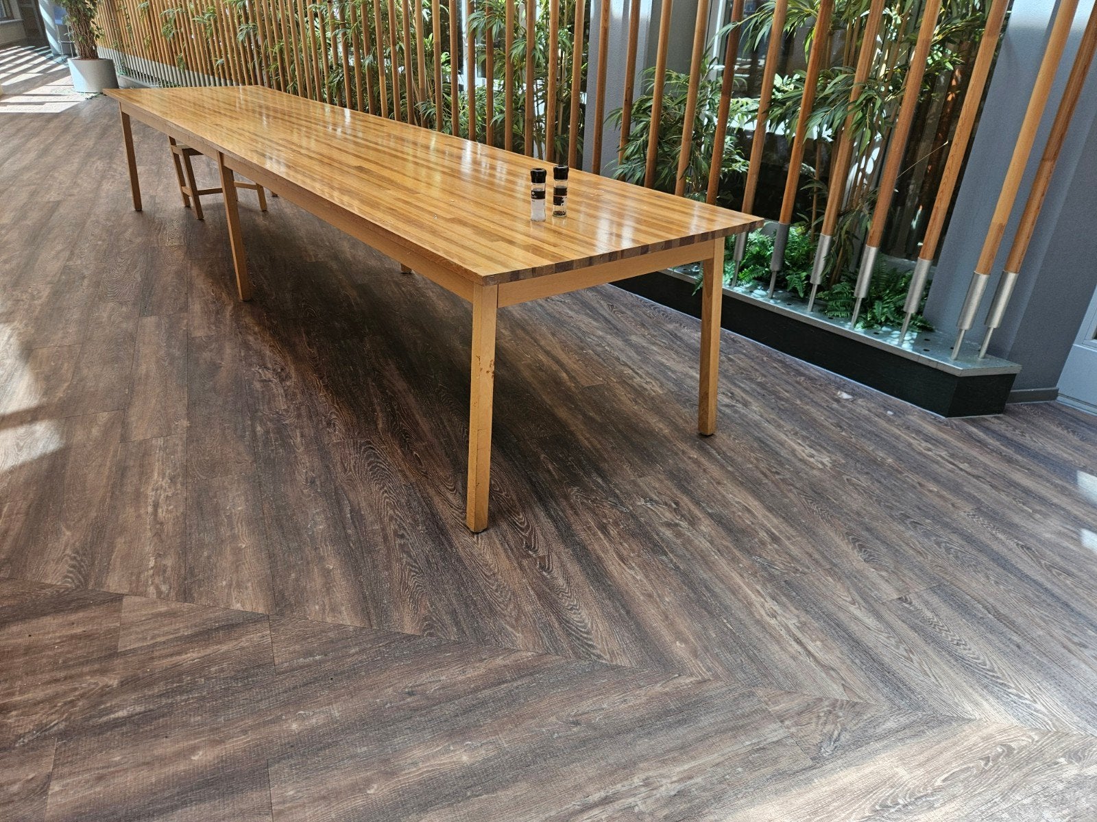 Gratis af te halen: Grote houten tafel (5 meter lang), Gebruikt, 100 tot 150 cm, 200 cm of meer, Ophalen of Verzenden