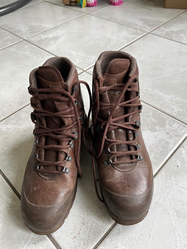 Licht gedragen paar HAIX Mondo legerschoenen maat 280M. 44, Verzenden, Gebruikt, Schoenen