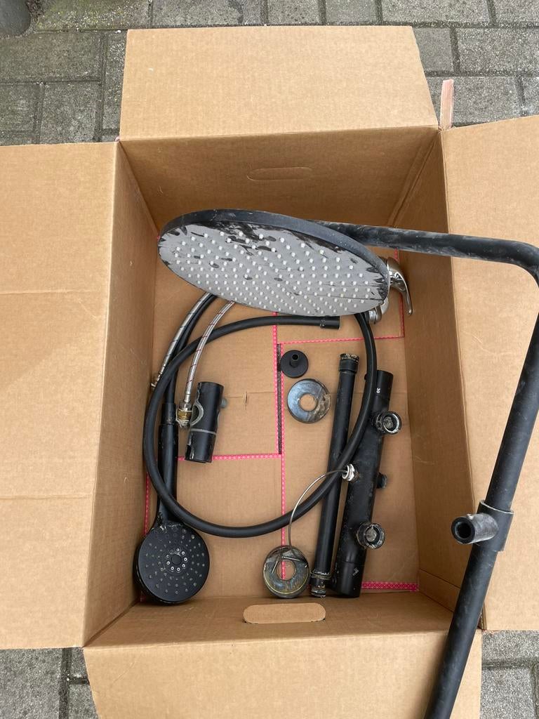 Mooie zwarte regendouche, Doe-het-zelf en Verbouw, Sanitair, Ophalen of Verzenden, Gebruikt, Douche