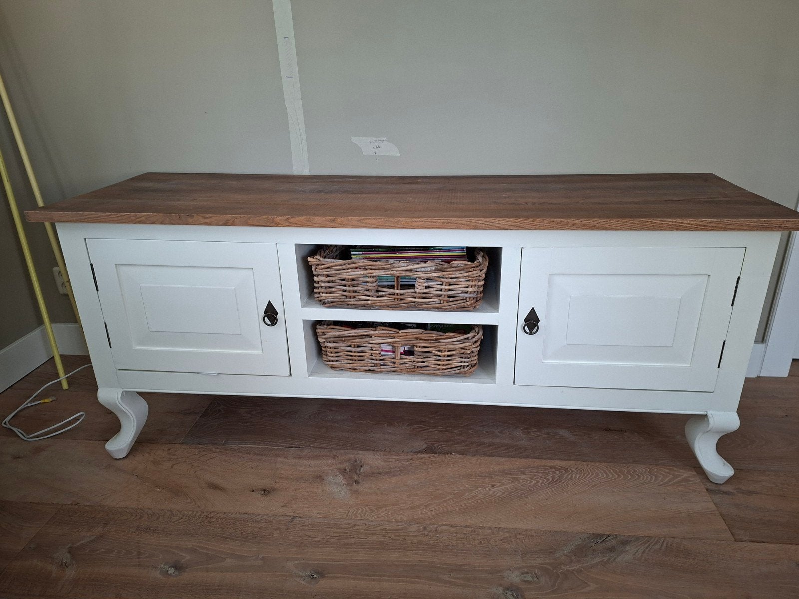 Landelijke witcrème tv-kast/meubelset met rieten manden., Ophalen, 25 tot 50 cm, Minder dan 100 cm