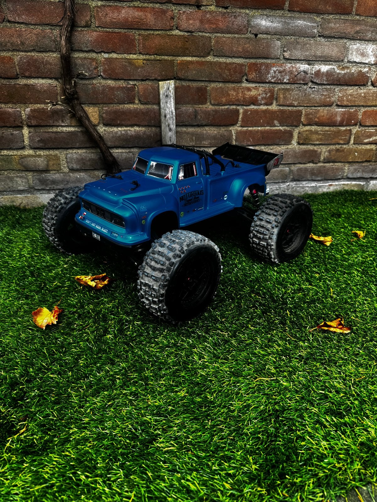 ARRMA Notorious 6S V5 BLX RC Monster Truck, Hobby en Vrije tijd, Elektro, Auto offroad, Ophalen of Verzenden, Zo goed als nieuw