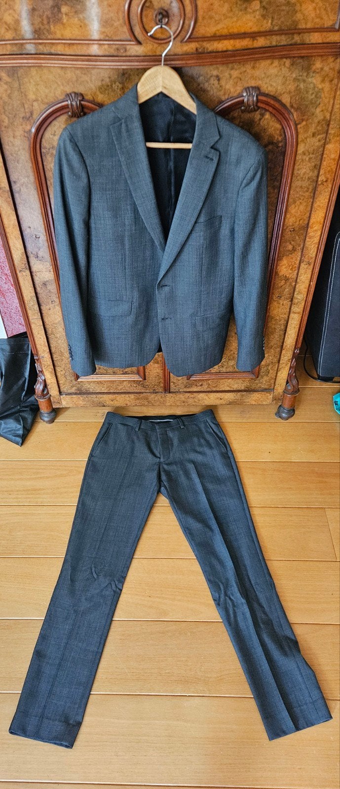 Slim fit pak donkergrijs - Maat 46/48 - broek licht bevlekt, Kleding | Heren, Kostuums en Colberts, Ophalen, Grijs, Gedragen, WE Fashion