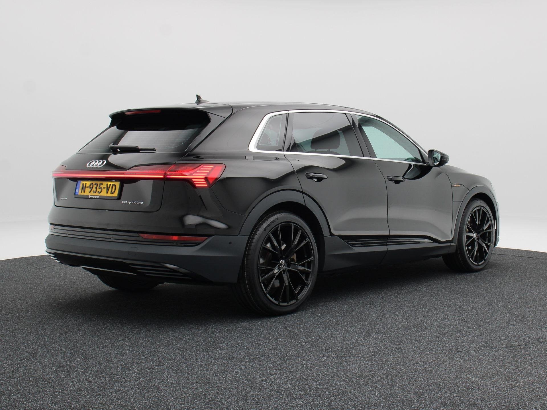 Audi e-tron 50 quattro edition 71 kWh 313 Pk | Cruise Contro, Auto's, Automaat, Dealer onderhouden, Stof, Zwart
