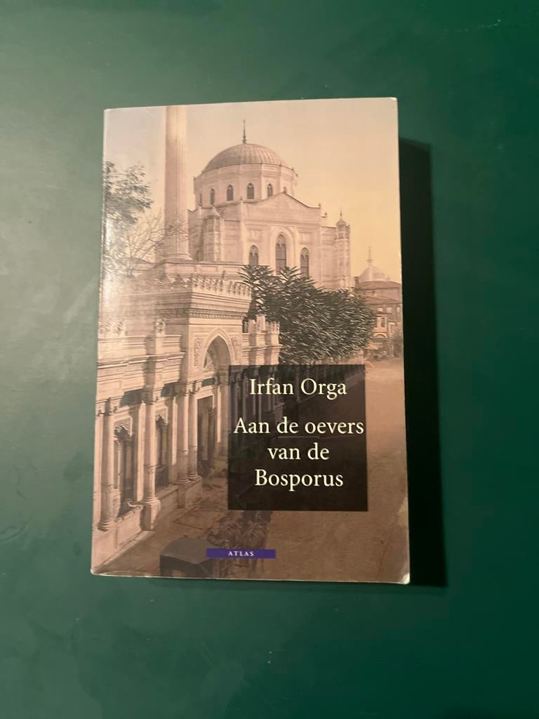 Aan de oevers van de Bosporis Irfan Orga, Ophalen of Verzenden, Zo goed als nieuw