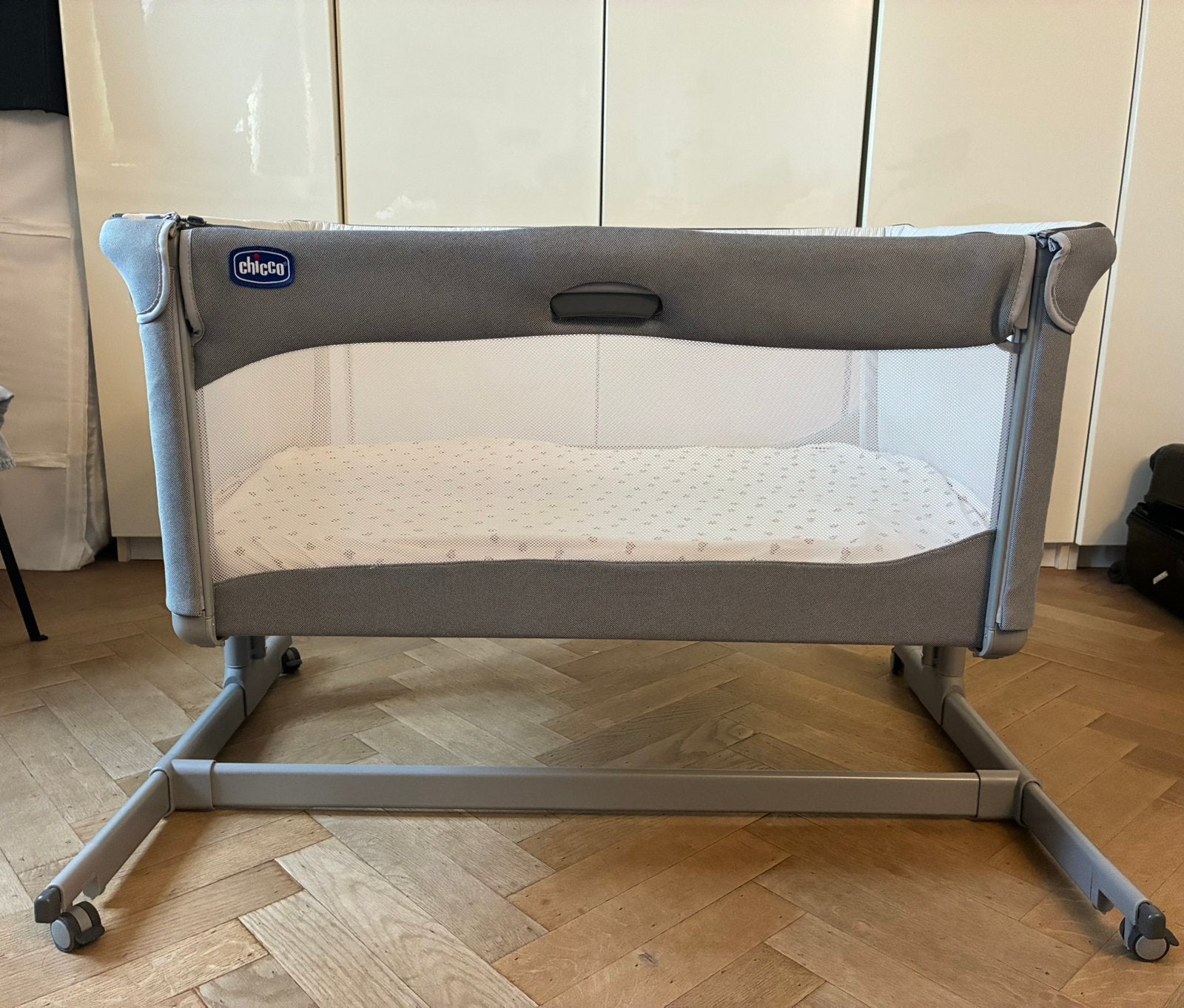 Chicco Next2Me Magic co-sleeper / bedside crib, Kinderen en Baby's, Ophalen, Wieg