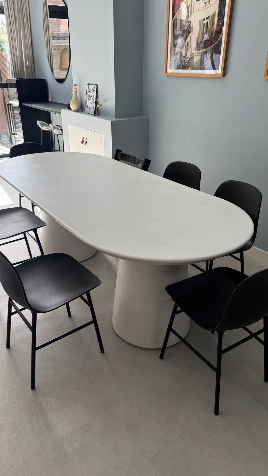 Pracjrige ovale eettafel van cement, sklum in top conditie, Ophalen