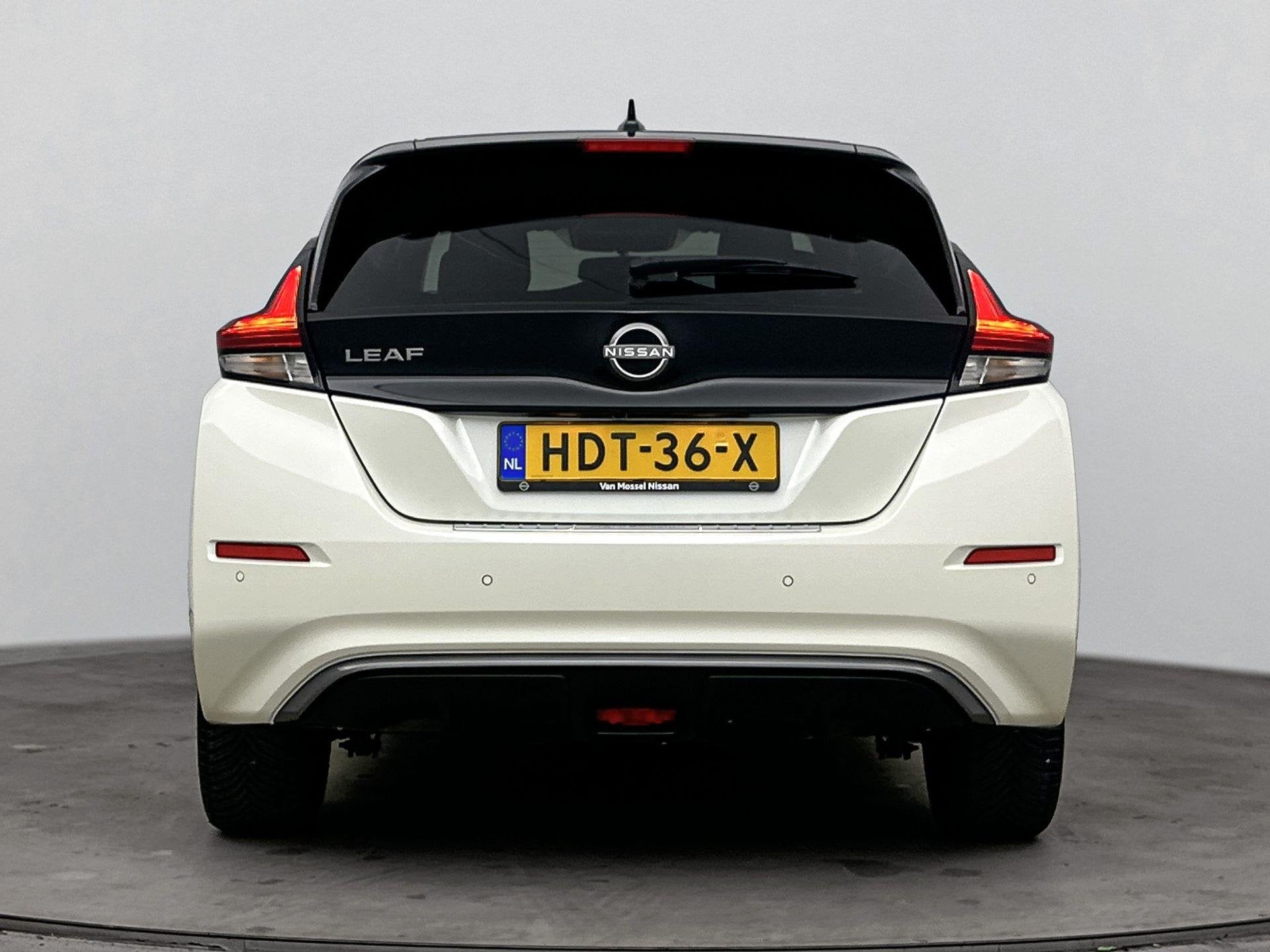 Nissan LEAF N-Connecta 40 kWh 150PK | Navigatie | 360 Graden, Dealer onderhouden, Stof, Gebruikt, 150 pk