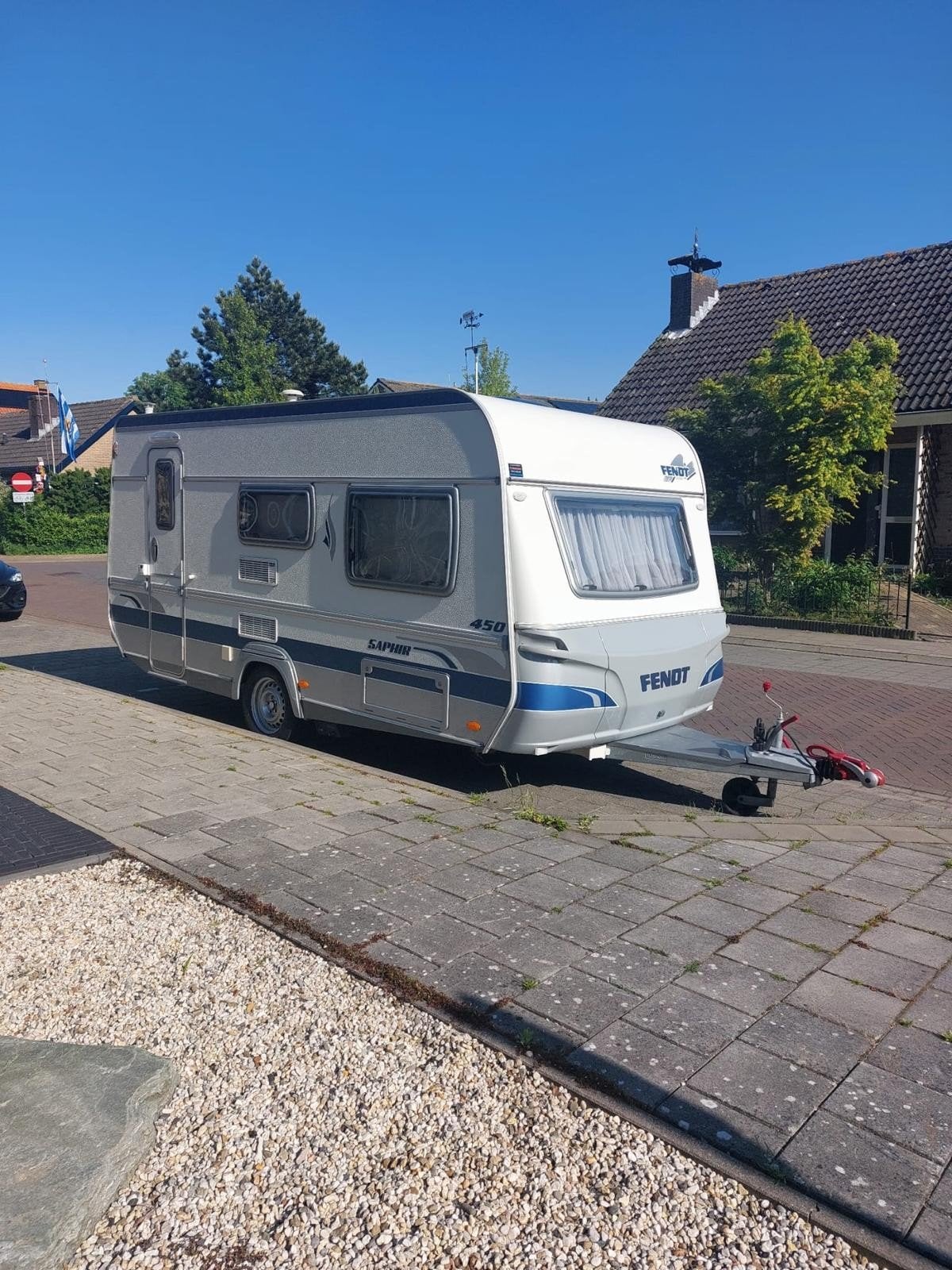 Fendt Saphir 450 - Complete caravan met voortent, Vast bed, Treinzit, Particulier, Kachel