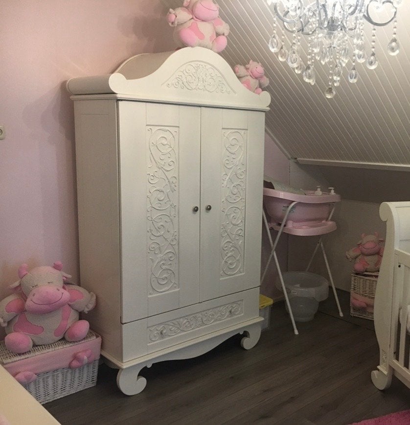 Bratt decor babykamer kast en commode met sierlijke details, Ophalen, Gebruikt, 50 tot 70 cm, 105 cm of meer