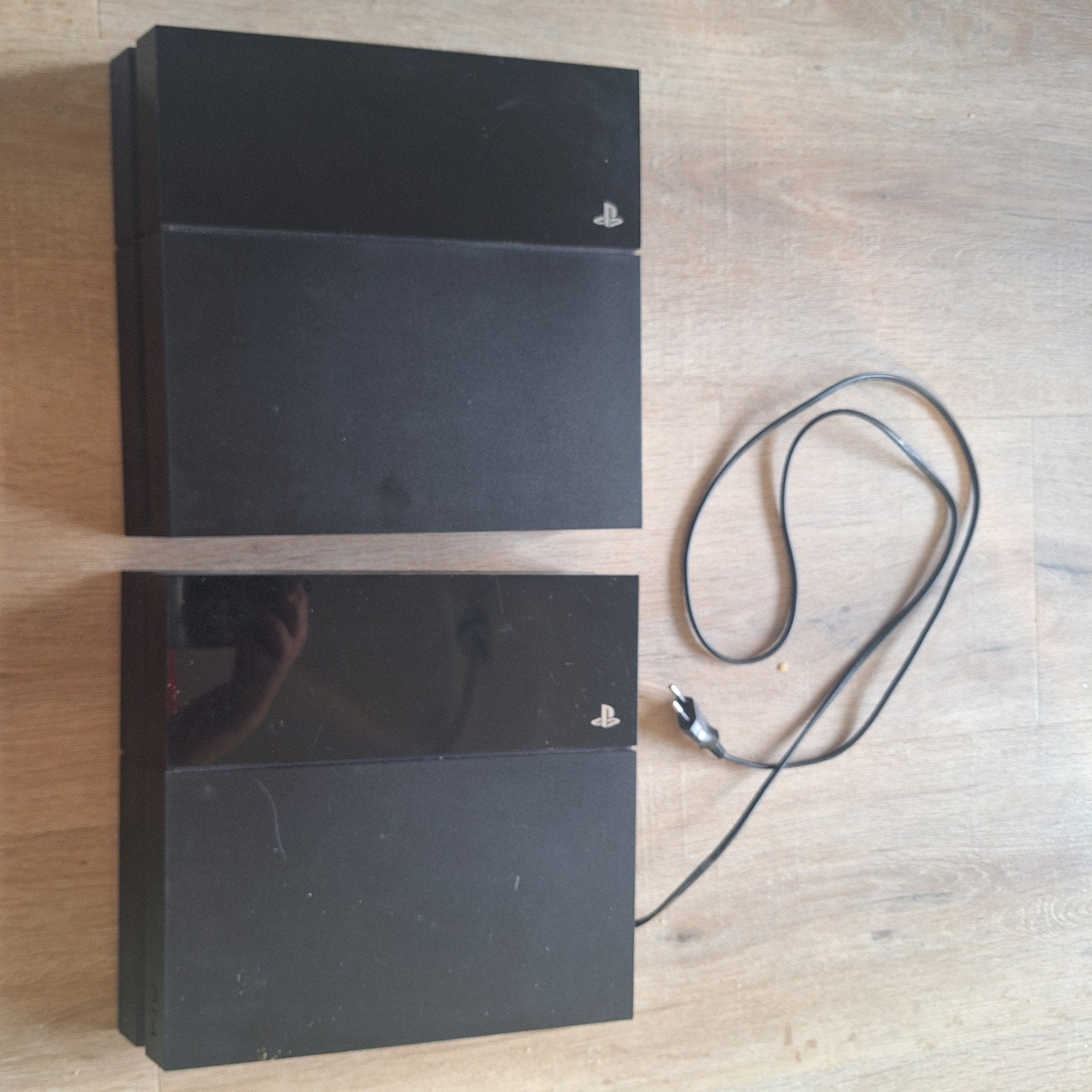 2x PlayStation 4 (voor onderdelen of reparatie), Spelcomputers en Games, Ophalen, Niet werkend, Met 3 controllers of meer, Original