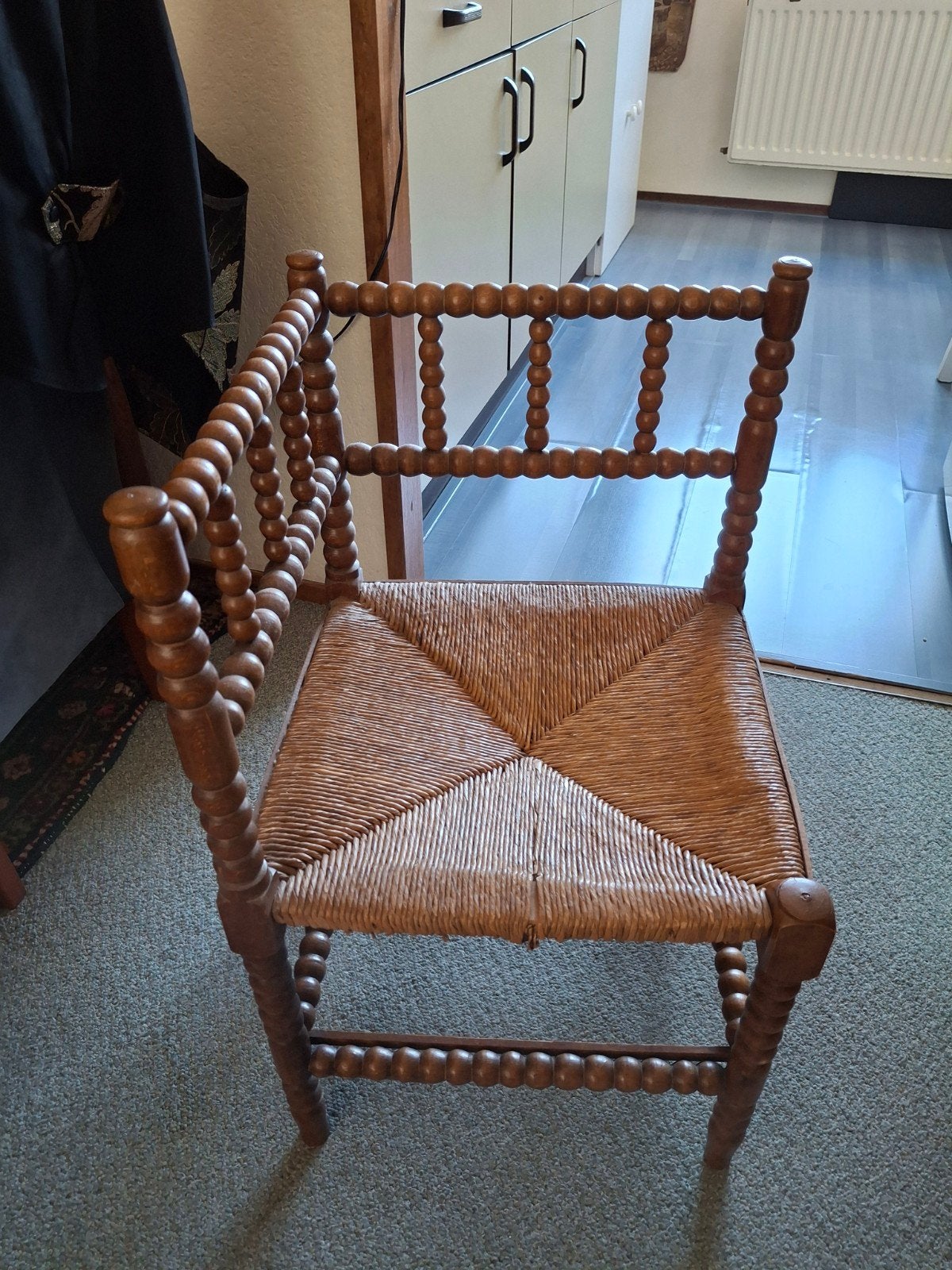 Antieke stoel met rieten zitting, Antiek en Kunst, Ophalen