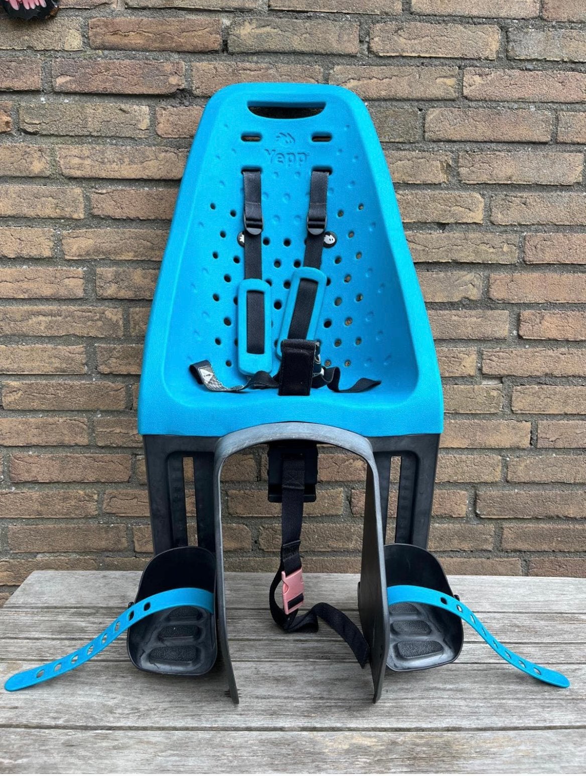 Yepp maxi easyfit achterzitje inclusief regenhoes, Fietsen en Brommers, Ophalen, Gebruikt, Achterzitje, Voetsteuntjes