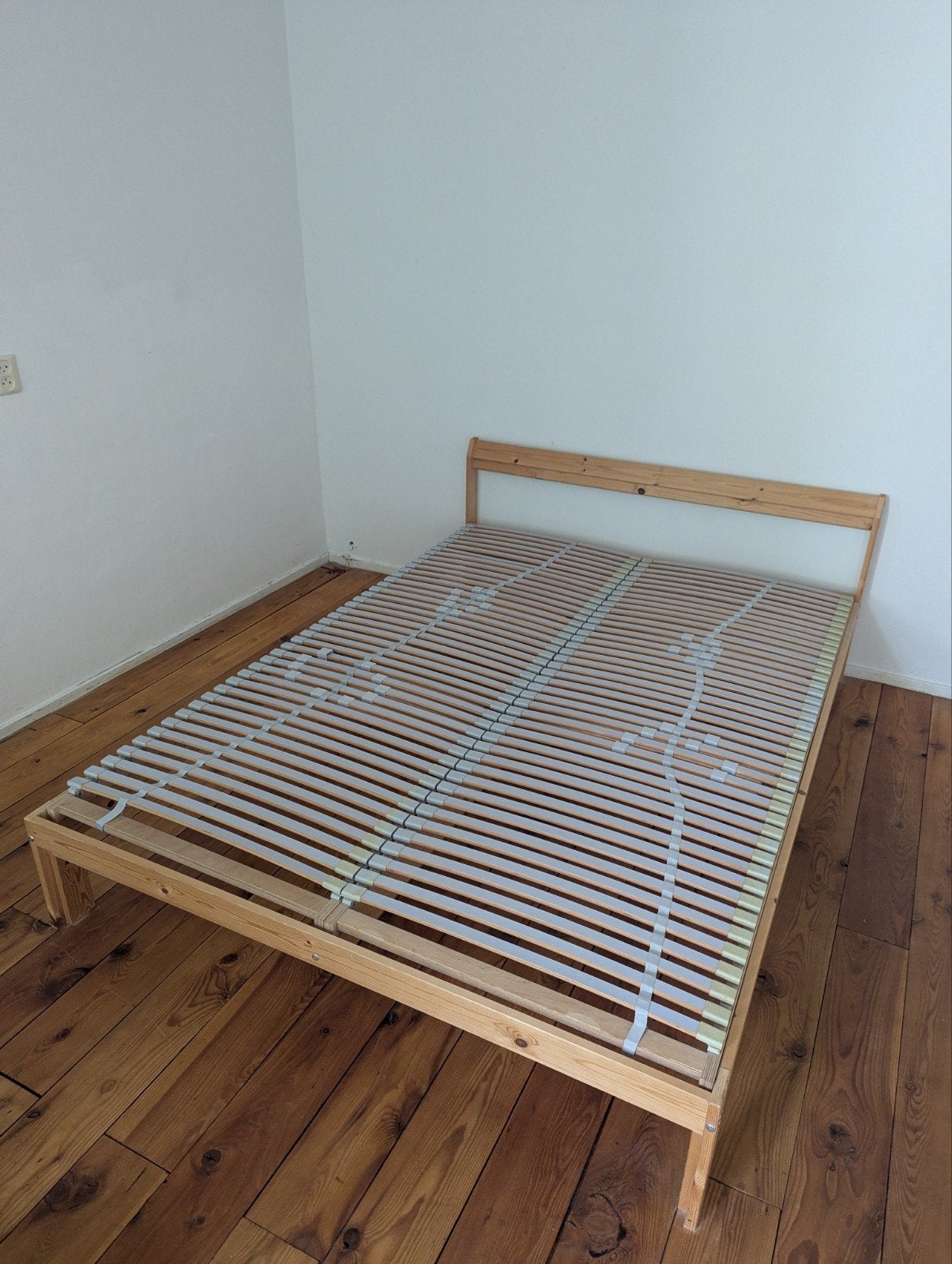 Houten bedframe met lattenbodem 140x200 cm, Ophalen, Gebruikt, Overige kleuren, Modern, Scandinavisch
