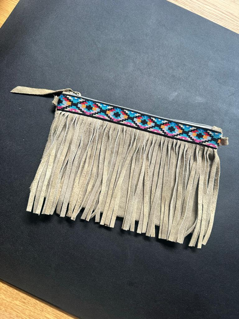 Beige Suède Clutch met Franjes - Ibiza Bohemien Style, Ophalen of Verzenden, Gebruikt, Beige, Avondtasje