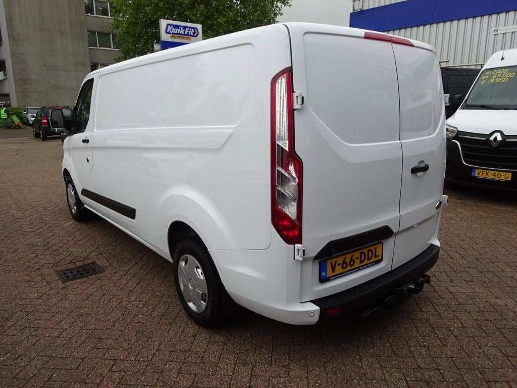 Ford Transit Custom 300 2.0 TDCI L2H1 Limited AIRCO CRUISE C, Voorwielaandrijving, 4 cilinders, 2800 kg, Wit