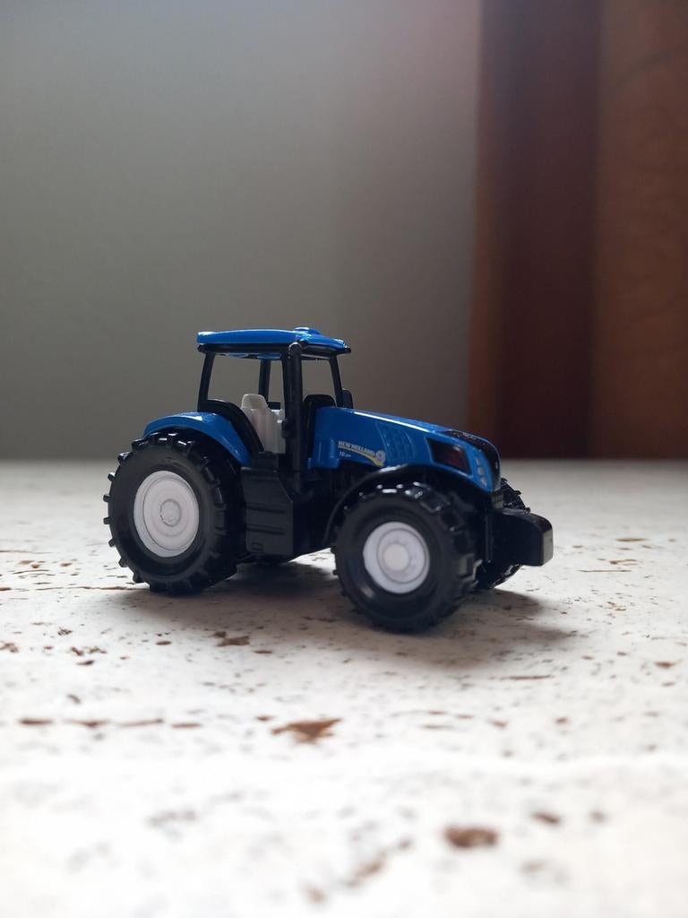 Trekker tractor New Holland T8 390 model Siku 1012, Ophalen of Verzenden, Zo goed als nieuw, Hijskraan, Tractor of Landbouw, SIKU