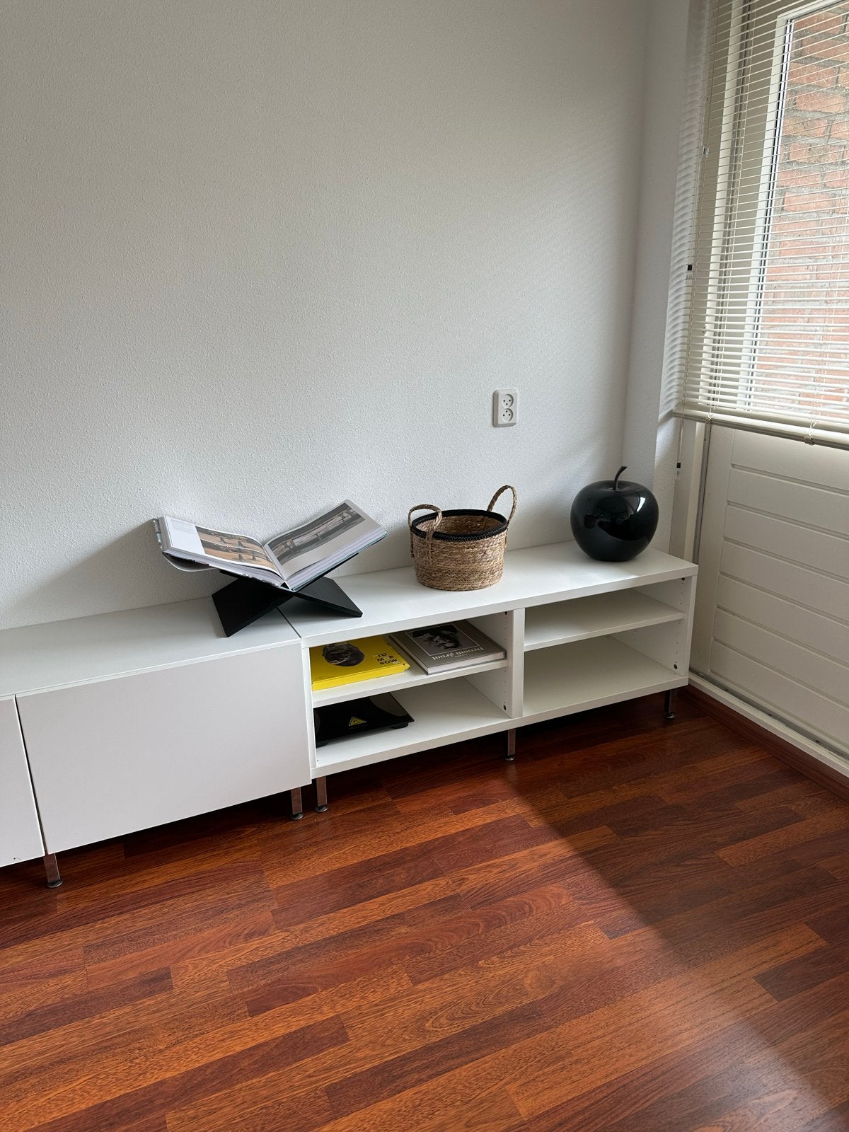 Witte TV-meubel / Dressoir - 240cm lang, 50cm hoog, Ophalen, Overige materialen, Gebruikt, 200 cm of meer