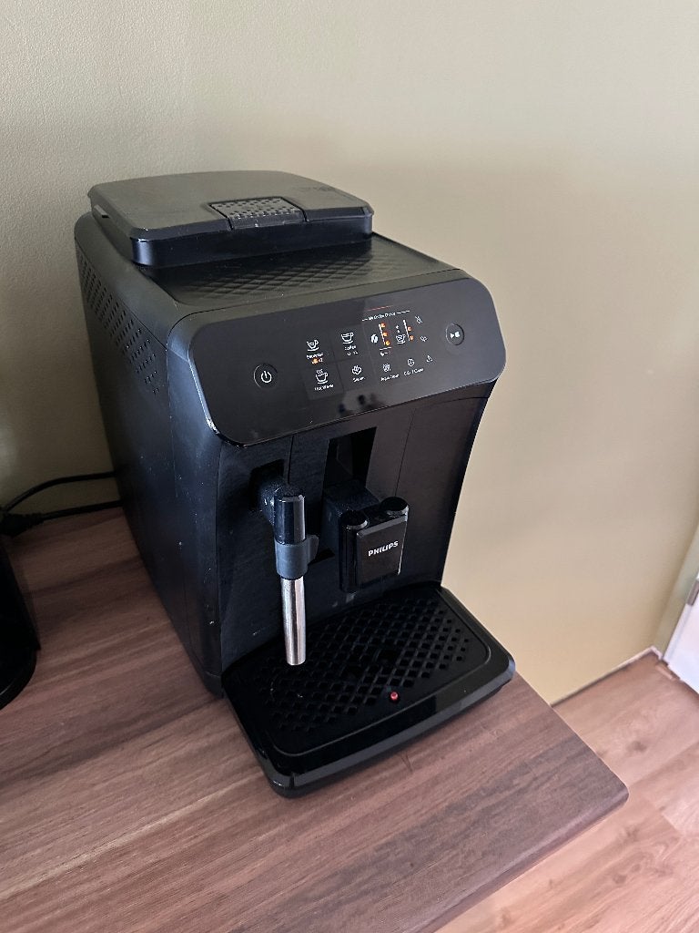 Philips 2200 EP2224/10 volautomatische koffiemachine, Witgoed en Apparatuur, Ophalen, Zo goed als nieuw, Afneembaar waterreservoir