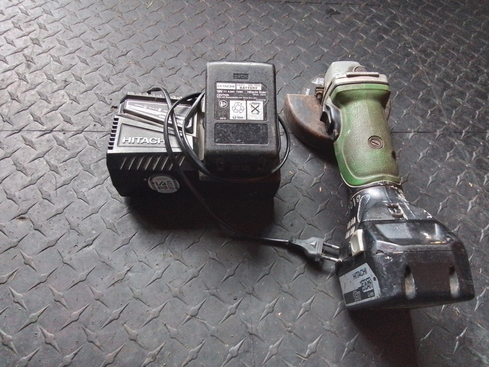 hitachi accu slijper 18 volt, Ophalen of Verzenden, Minder dan 700 watt, Haakse handslijpmachine