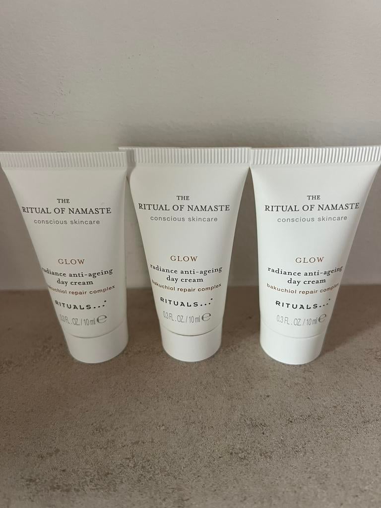 Rituals Namaste anti - aging day cream 10 ml 3x ( nog 2x), Ophalen of Verzenden, Nieuw, Gehele gezicht, Verzorging