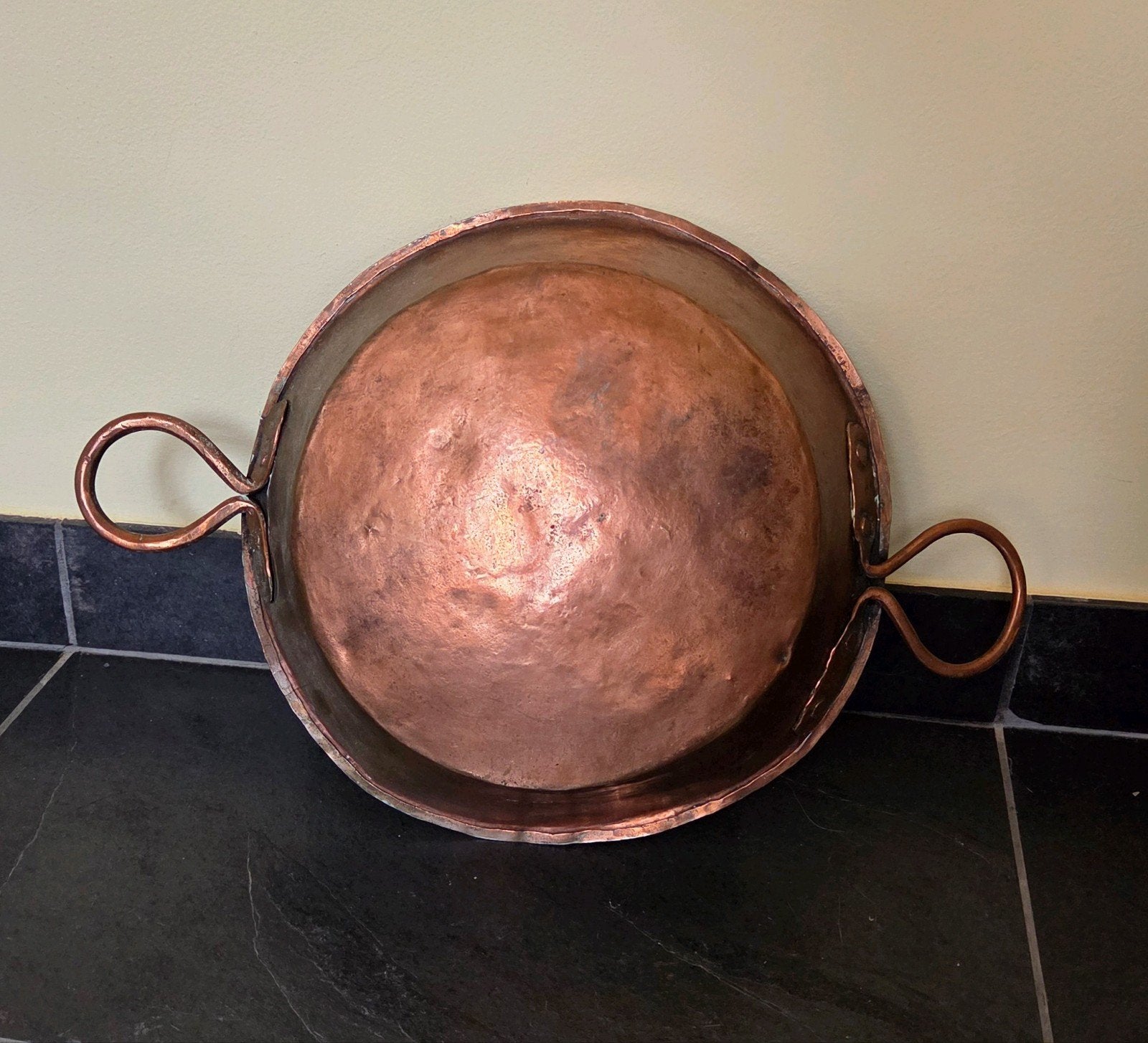Vintage koperen schaal met decoratieve handgrepen, Ophalen of Verzenden
