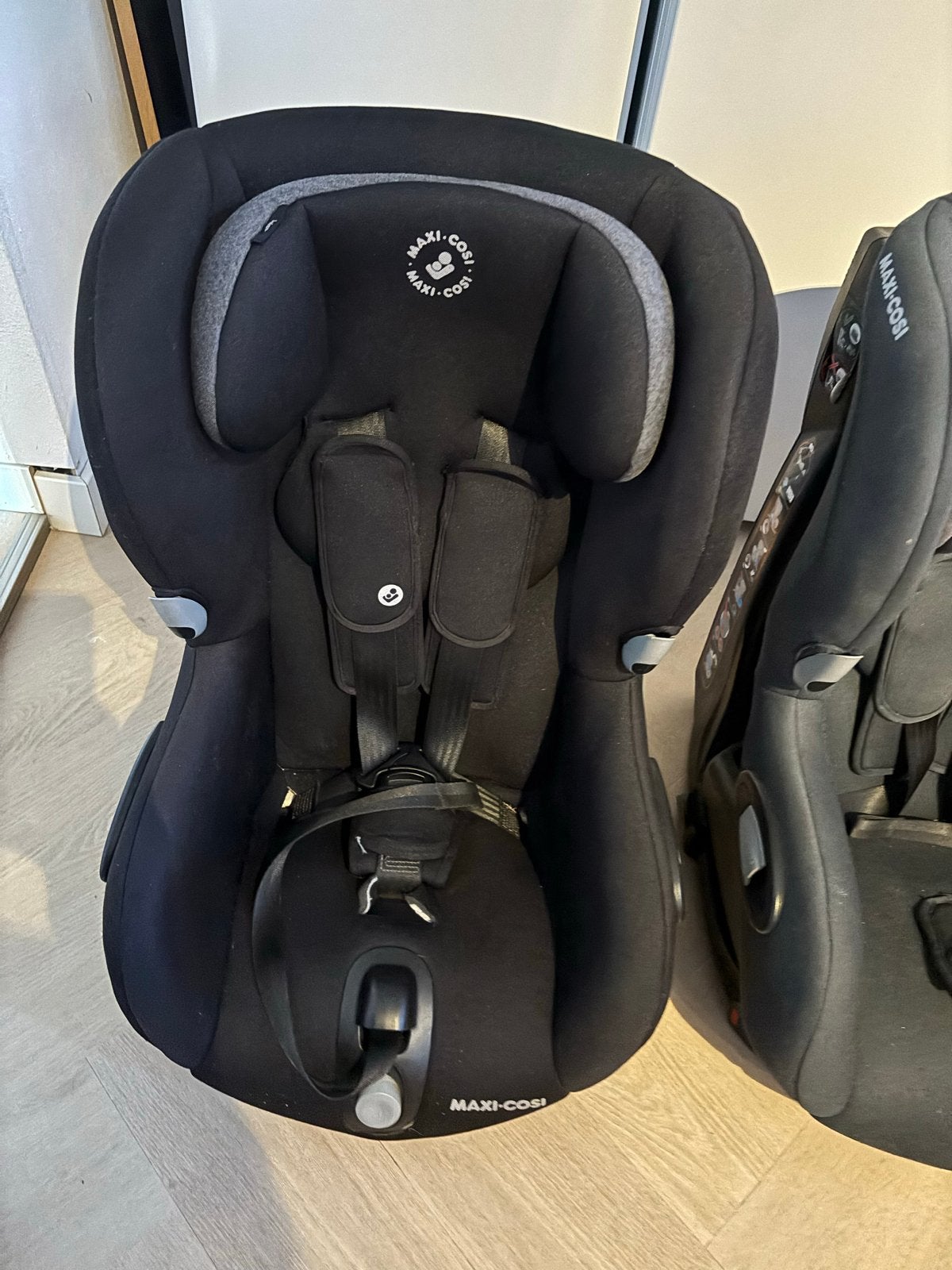 Maxi-Cosi Axiss draaibaar (2 stuks), Kinderen en Baby's, Autostoeltjes, Ophalen, 0 t/m 18 kg, Zijbescherming, Maxi-Cosi