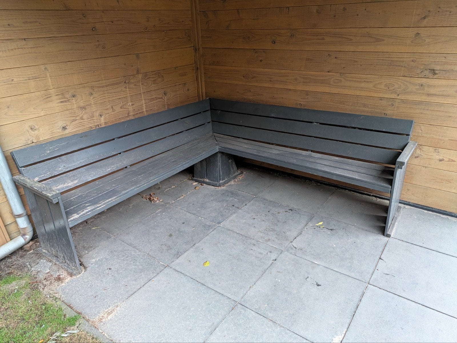 Stevige hoekbank voor buiten - Grijs hout, Tuin en Terras, Ophalen, Gebruikt, Hout